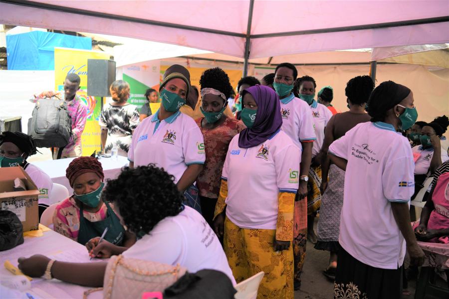 Market women line up to register for cervical cancer screening